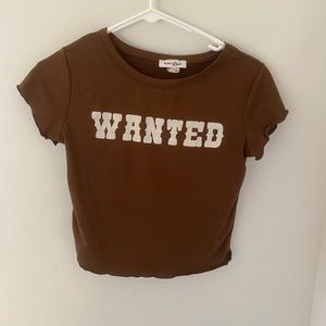 Cute cropped ‘Wanted’ shirt